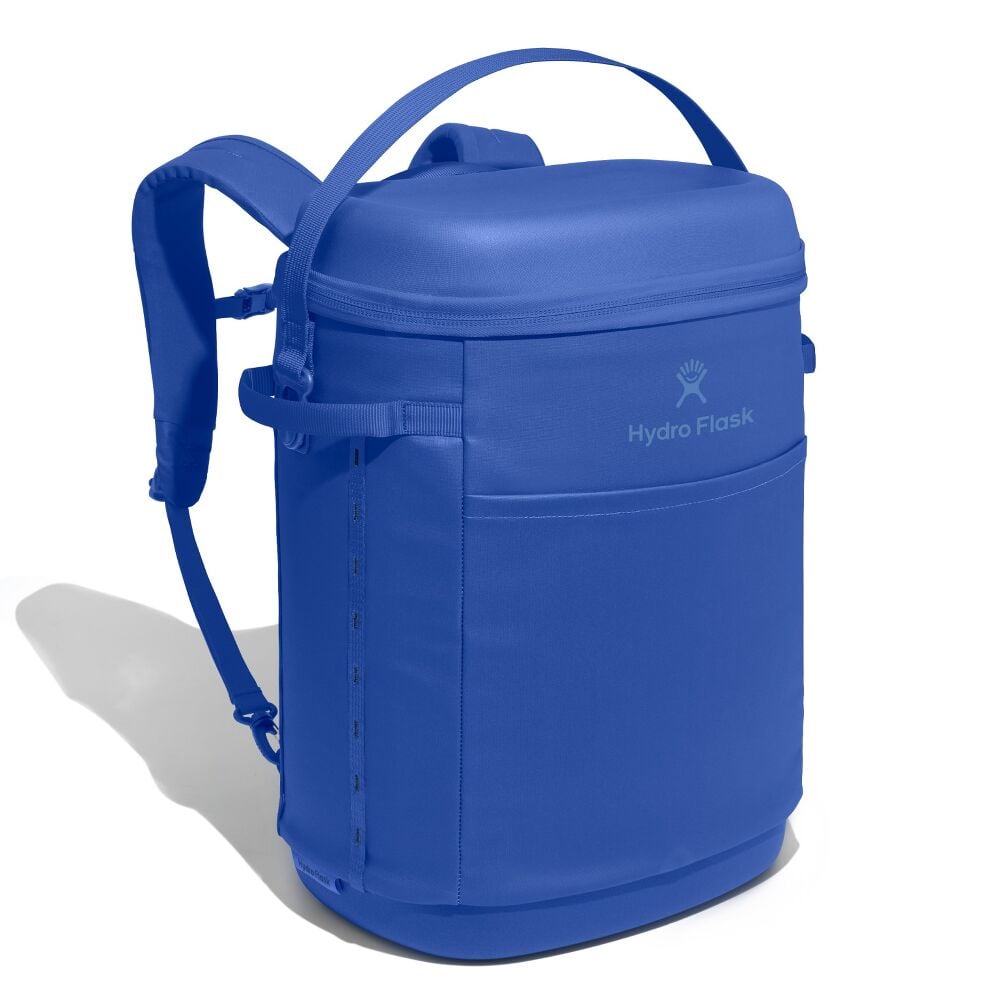 18pco382_carryout_backpack_22l_capri_blue_angled_1